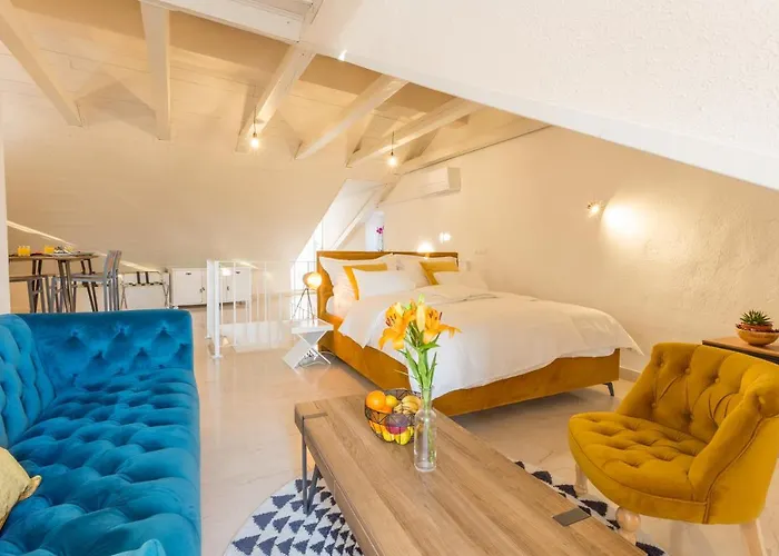 Lola - Zf Hvar フヴァル