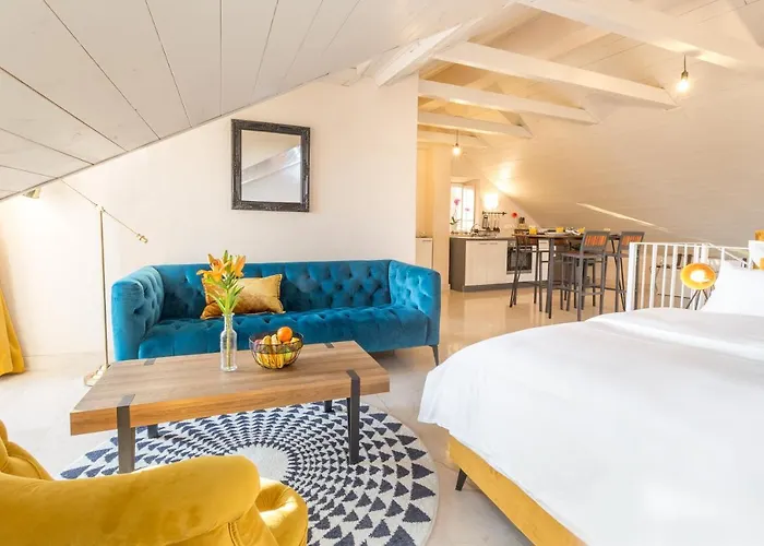 Lola - Zf Hvar フヴァル