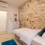 Lola - Zf Hvar Apartman
