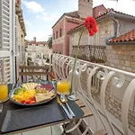Lola - Zf Hvar Apartman