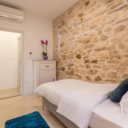 Lola - Zf Hvar Διαμέρισμα