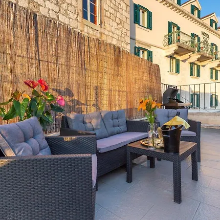 Lola - Zf Hvar Apartman