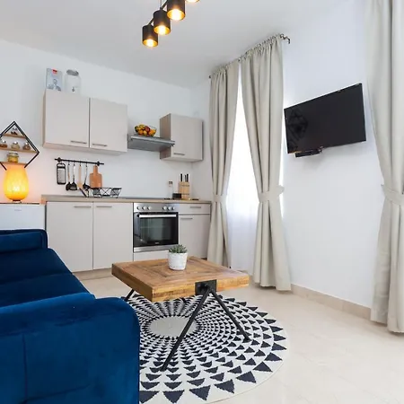 Lola - Zf Hvar Apartman