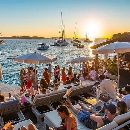 Lola - Zf Hvar Hvar Town