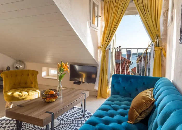 Lola - Zf Hvar Hvar Town