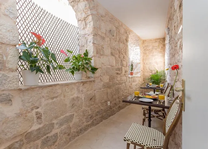 Lola - Zf Hvar * Hvar Town