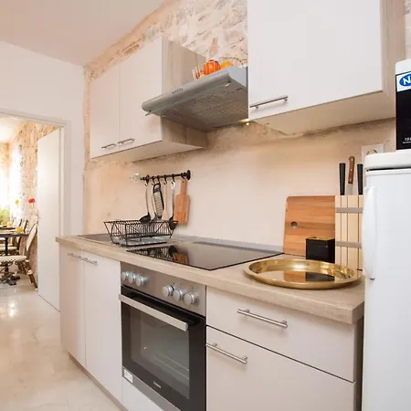 Lola - Zf Hvar *