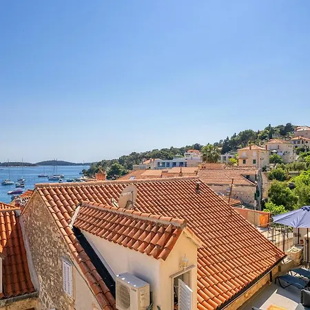 Lola - Zf Hvar * Hvar Town