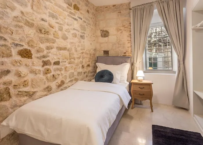 Lola - Zf Hvar Apartment *