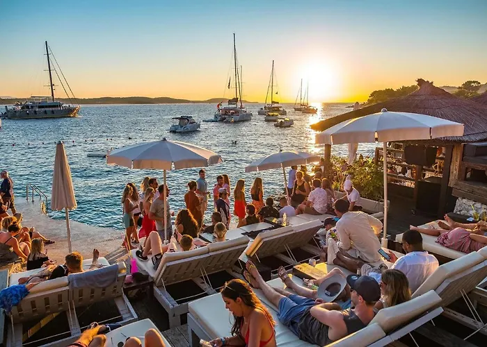 Lola - Zf Hvar Hvar Town