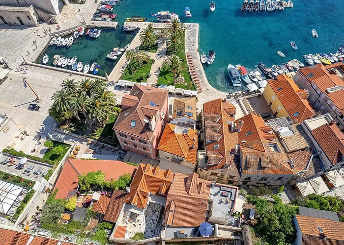 Lola - Zf Hvar * Hvar Town